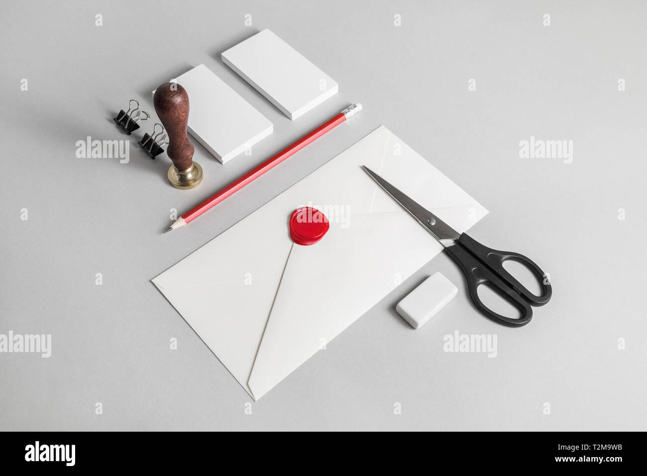 Corporate identity Vorlage. Leere Vorlage auf Papier Hintergrund gesetzt. Für Grafikdesigner Präsentationen und Portfolios. Stockfoto