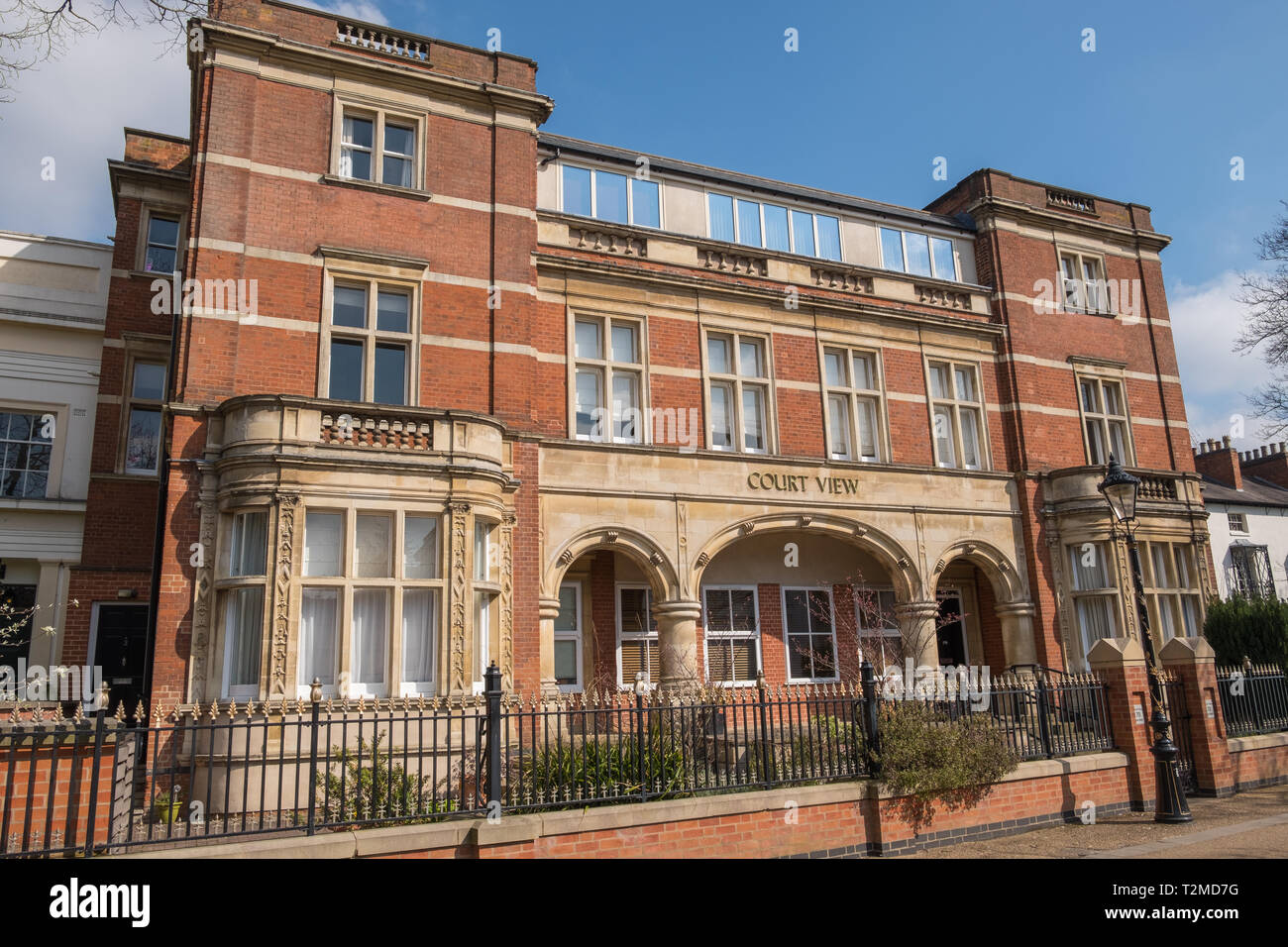 Blick auf den Hof ist ein elegantes viktorianisches Gebäude an Neue in Leicester zu Fuß und umfasst jetzt Apartments Stockfoto