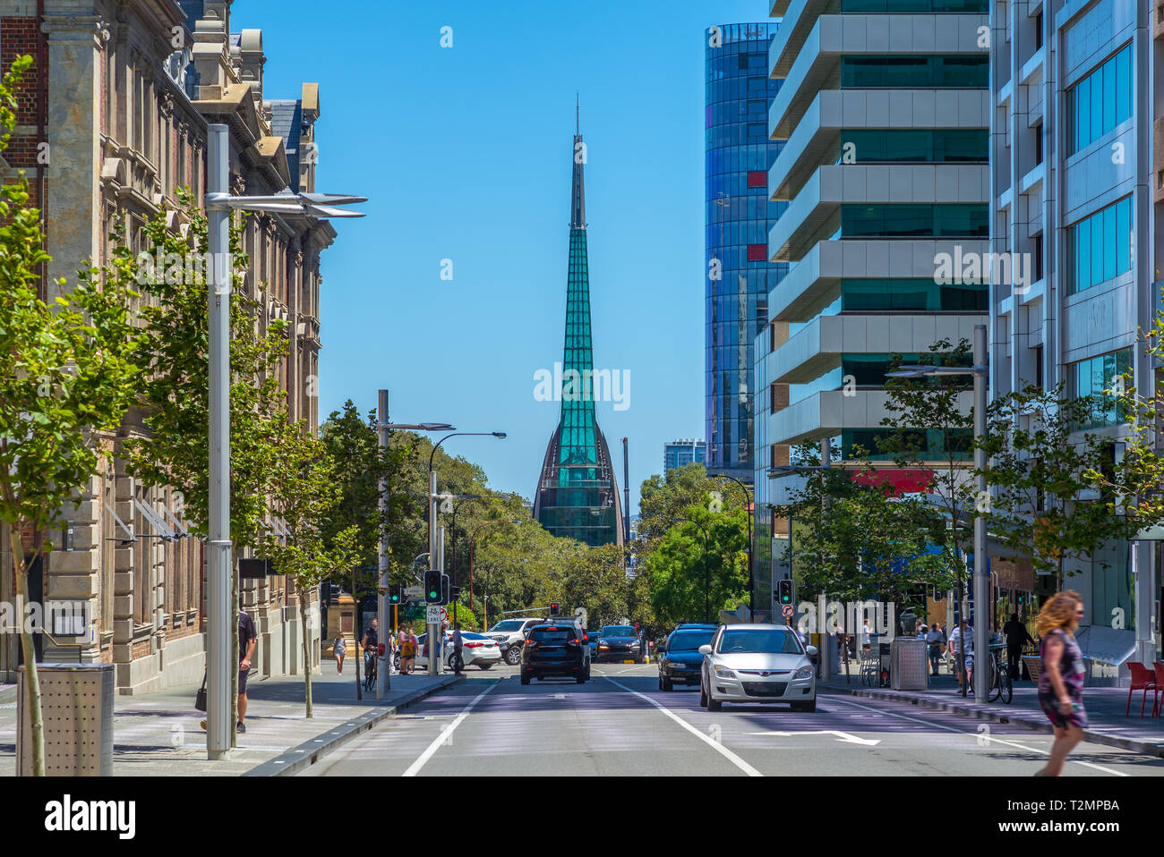 Blick auf die Straße von Perth mit Swan Bell Tower Stockfoto