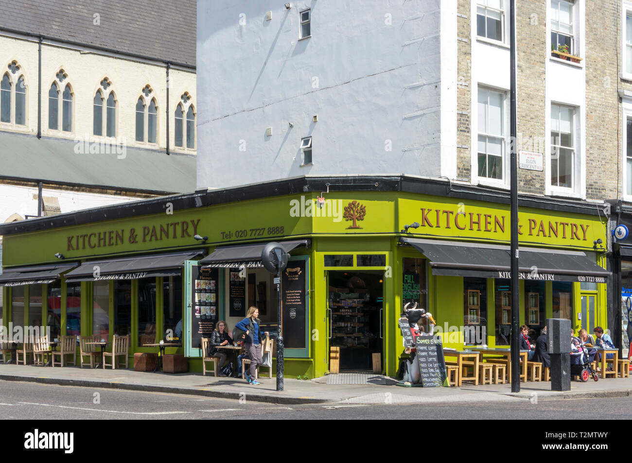 Küche & Vorratsraum Restaurant in Elgin Crescent, Notting Hill. Stockfoto