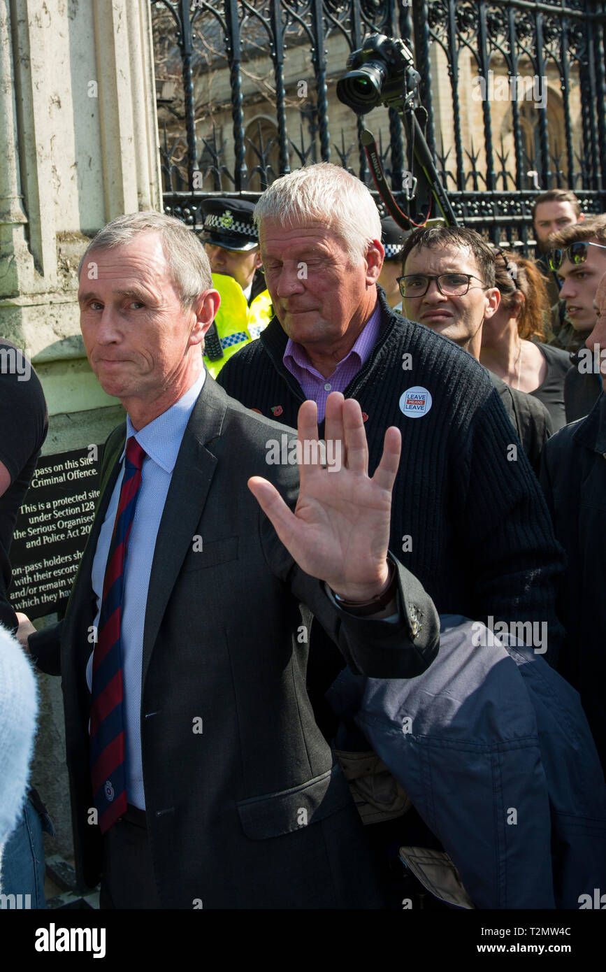 Nigel Evans MP, sprechen außerhalb der Häuser des Parlaments am 29. März 2019 und dem ursprünglichen, dass Großbritannien sollte die EU zu verlassen. Stockfoto