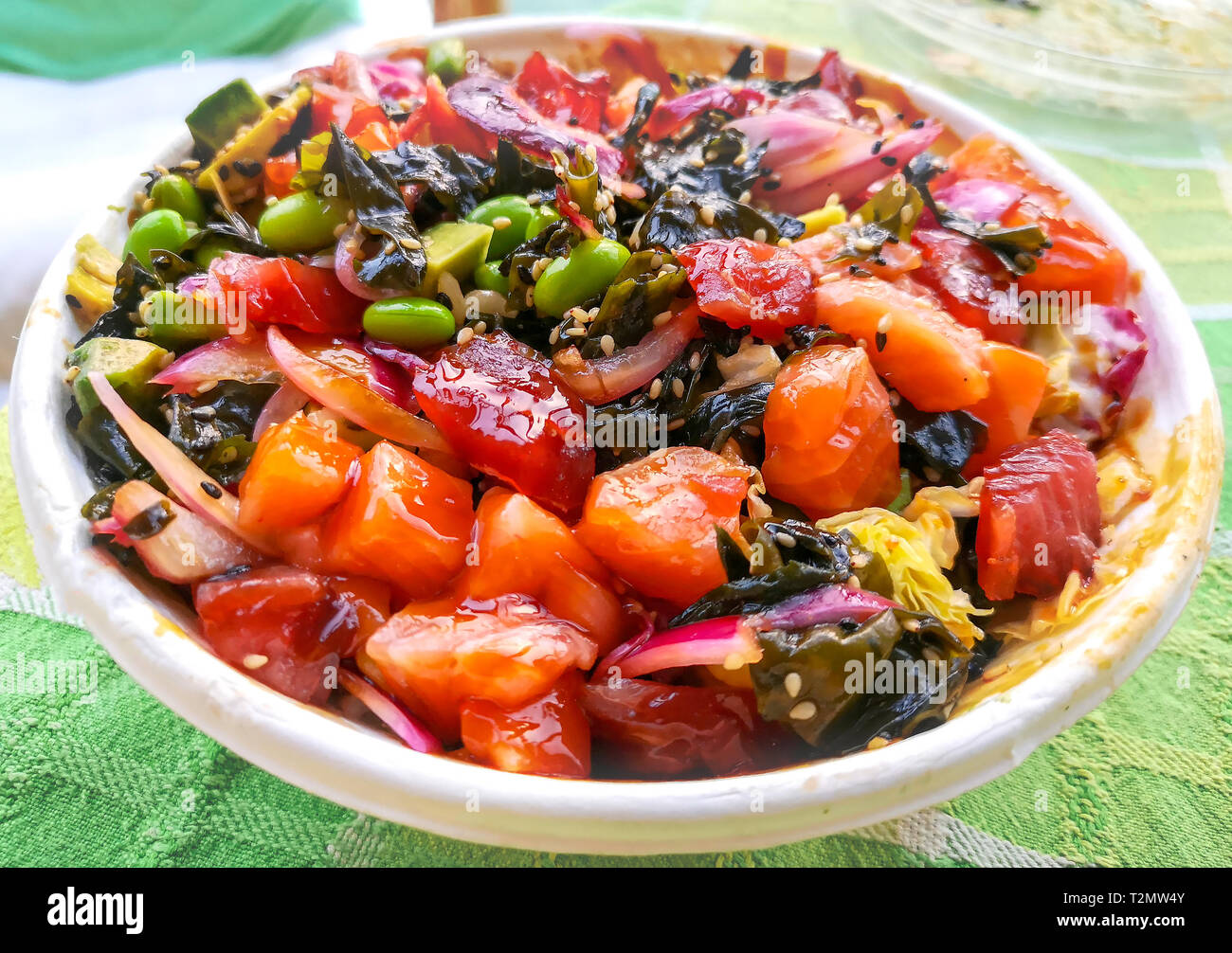 Hawaiian poke Schüssel nehmen. Stockfoto