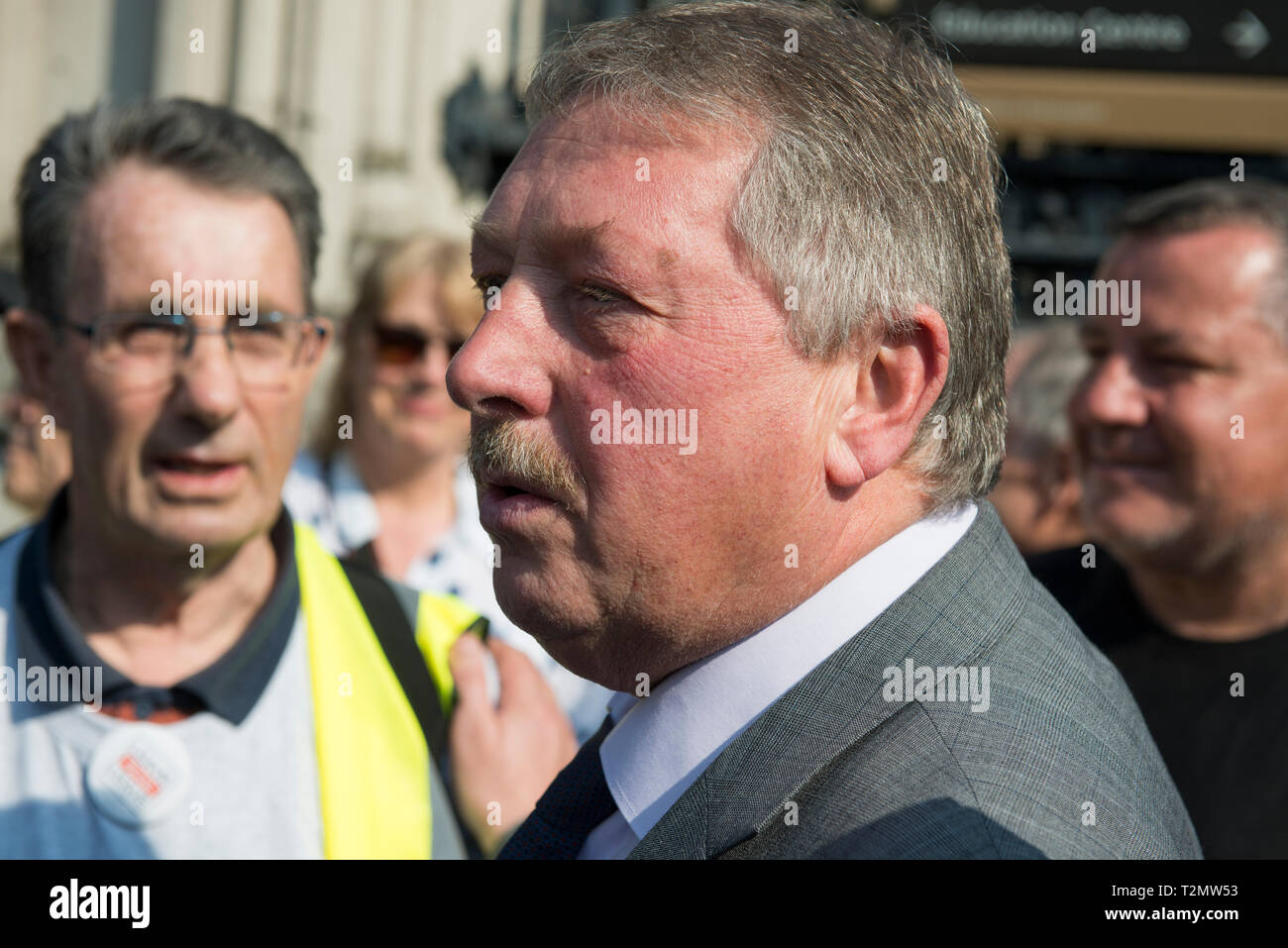 Sammy Wilson DUP MP außerhalb des Houses of Parliament, London Am 29. März 2019 Der Tag, an dem die Großbritannien wurde bedeutet, die EU zu verlassen. Stockfoto