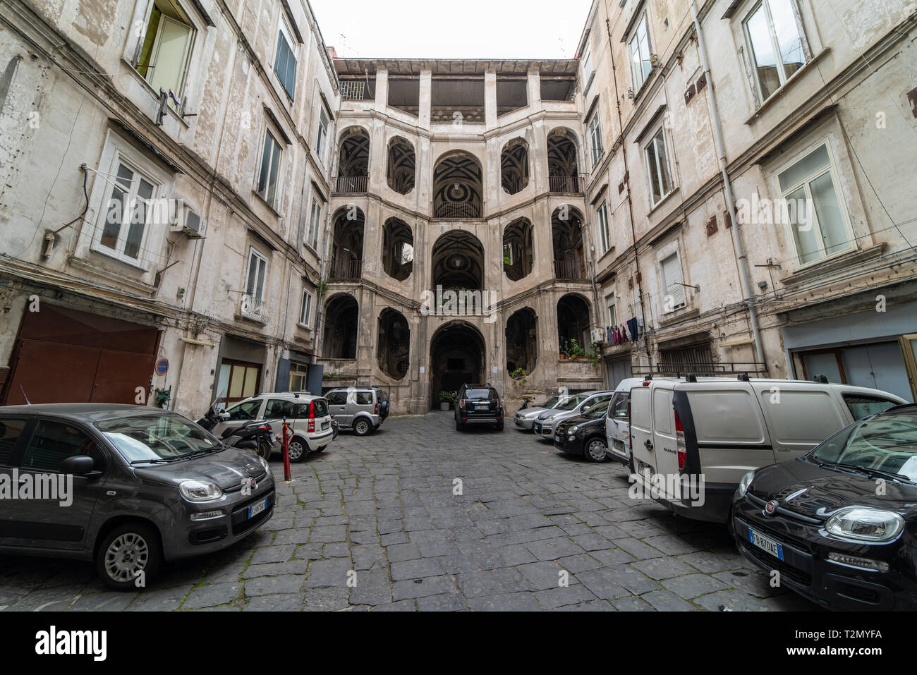 Architettura napoletana -Fotos und -Bildmaterial in hoher Auflösung – Alamy