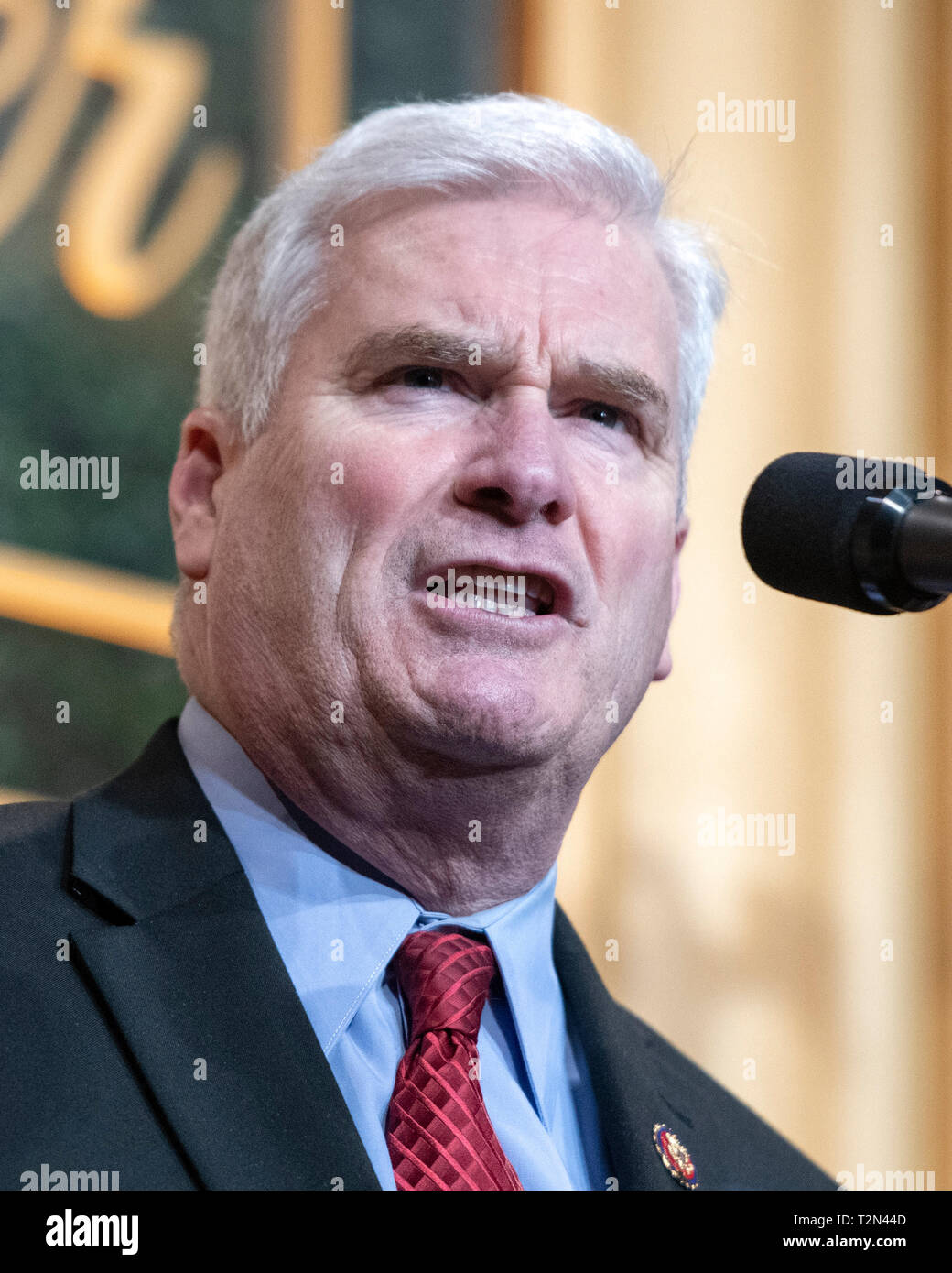 Washington, Vereinigte Staaten von Amerika. 02 Apr, 2019. Tom Emmer, Vorsitzender, nationale republikanische Kongreßausschuß (Nrcc), macht Bemerkungen vor dem Präsidenten der Vereinigten Staaten Donald J. Trumpf auf ihre Frühling Abendessen im National Building Museum in Washington, DC am Dienstag, 2. April 2019. Credit: Ron Sachs/Pool über CNP | Verwendung der weltweiten Kredit: dpa/Alamy leben Nachrichten Stockfoto