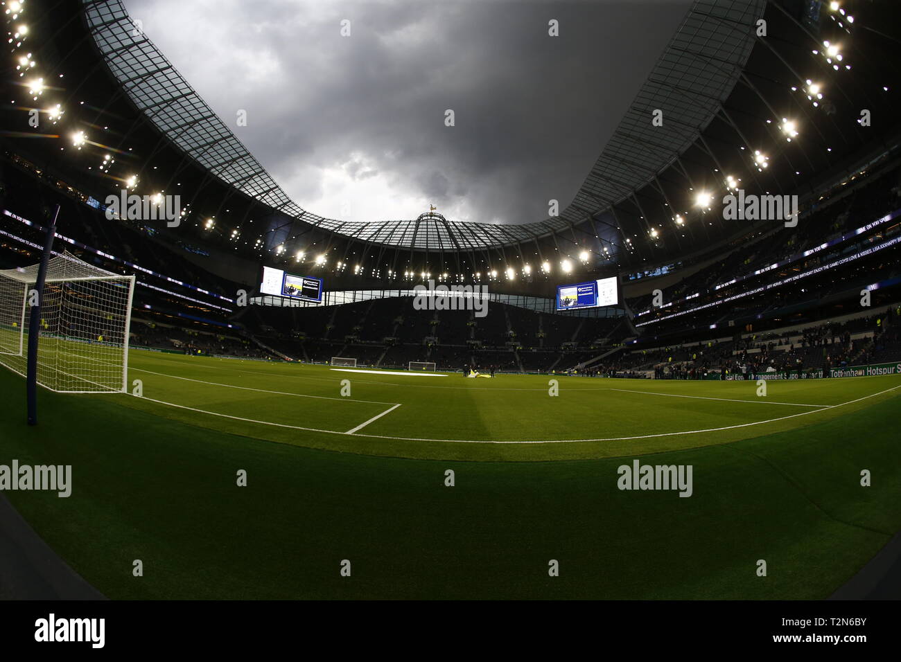 London, Großbritannien. 03 Apr, 2019. Anzeigen von Tottenham Hotspur neue Stadion während der Englischen Premier League zwischen den Tottenham Hotspur und Crystal Palace an der Tottenham Hotspur Stadion, London, UK am 03 Apr 2019 Credit: Aktion Foto Sport/Alamy leben Nachrichten Stockfoto