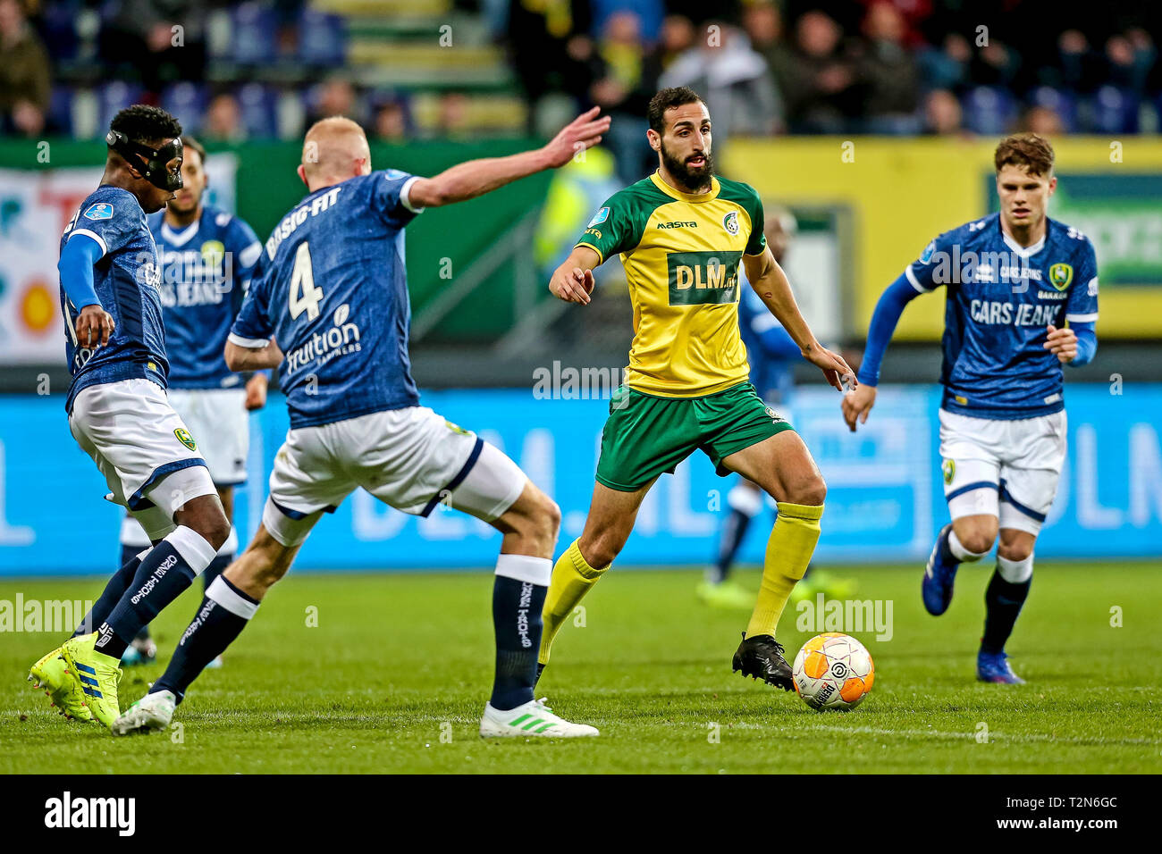 SITTARD - 03-04-2019, Fortuna Sittard Stadium, der niederländischen Eredivisie Saison 2018 / 2019. Fortuna Sittard player Jose Rodriguez (R) auf den Ball während des Spiels Fortuna Sittard - ADO. Stockfoto