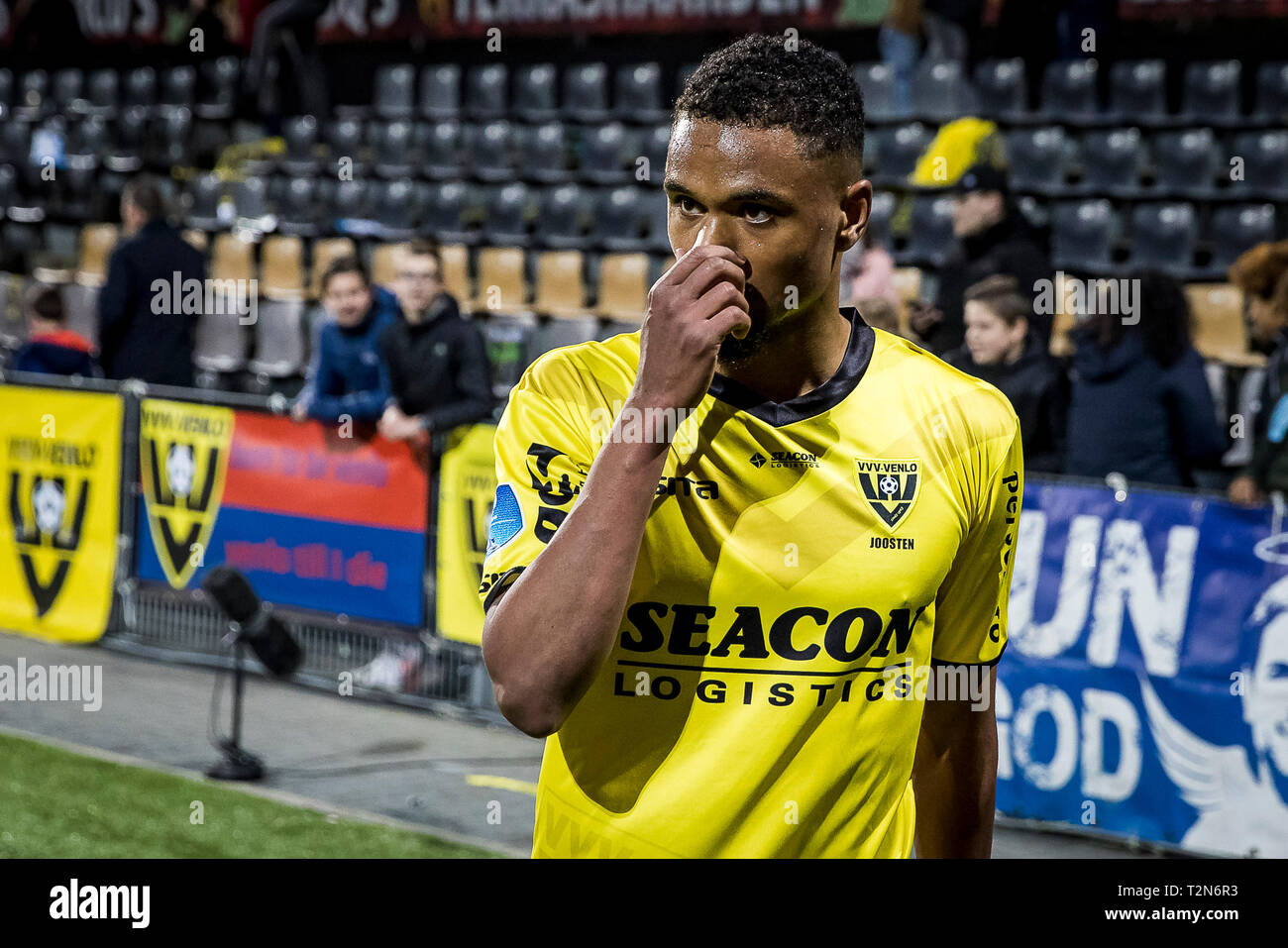 VENLO - 03-04-2019, Covebo Stadion De Koel niederländische Fußball eredivisie Saison 2018 / 2019. VVV-Venlo Spieler Patrick Joosten Enttäuschung während des Spiels VVV-Utrecht. Endstand 2-6. Stockfoto