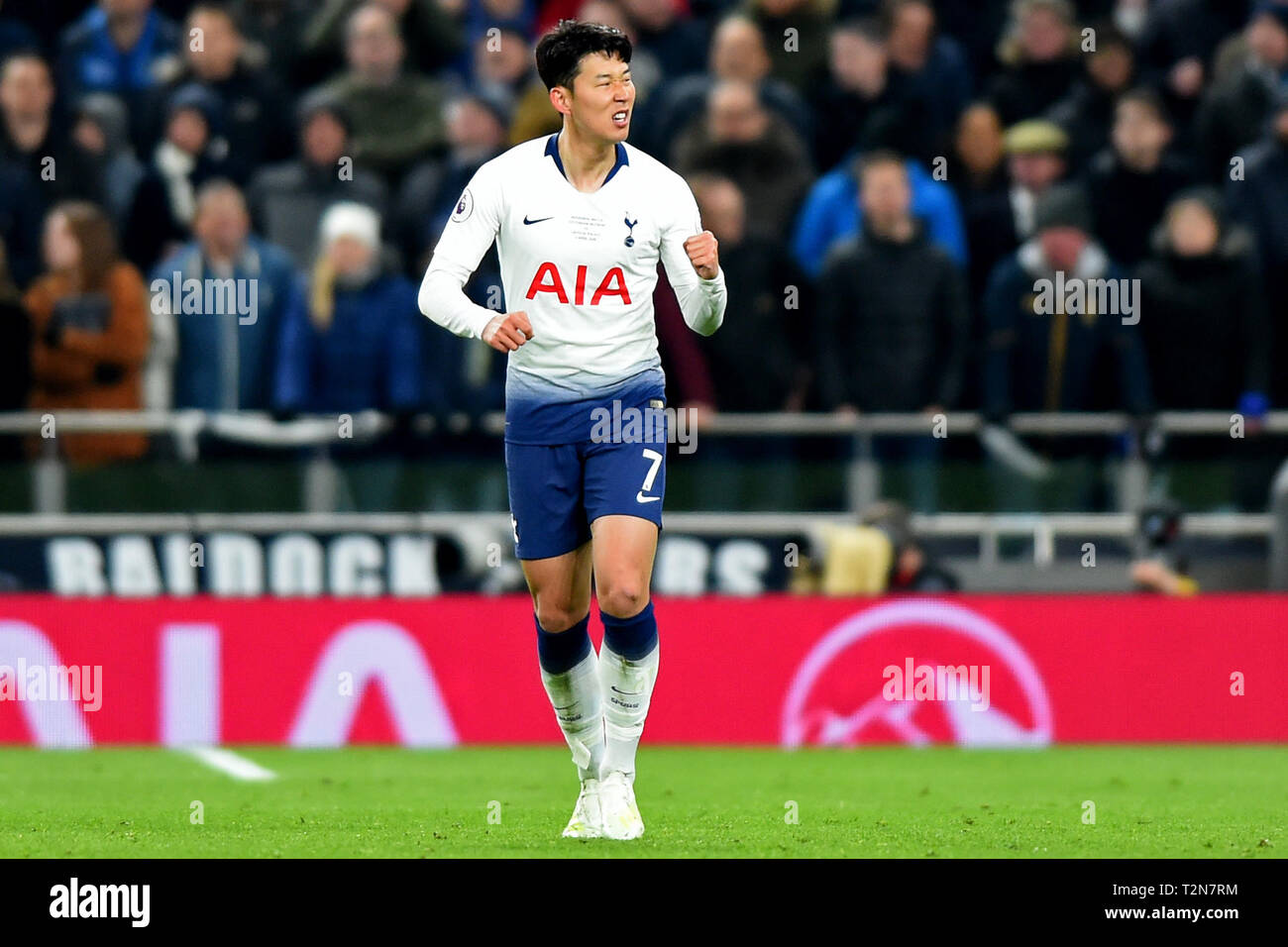 London, Großbritannien. 3 Apr, 2019. Tottenham vorwärts Heung-Min Sohn feiert das erste Ziel im neuen Stadion während der Premier League Match zwischen den Tottenham Hotspur und Crystal Palace an der Tottenham Hotspur Stadion, London am Mittwoch, den 3. April 2019. Nur für den redaktionellen Gebrauch bestimmt. Keine Verwendung in Wetten, Spiele oder einer einzelnen Verein/Liga/player Publikationen. Foto darf nur für Zeitung und/oder Zeitschrift redaktionelle Zwecke verwendet werden. Credit: MI Nachrichten & Sport/Alamy leben Nachrichten Stockfoto
