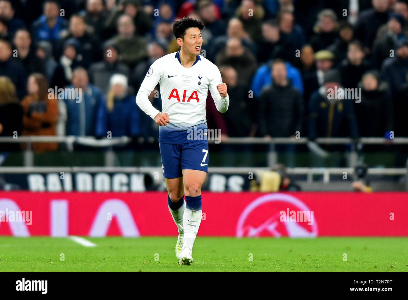 London, Großbritannien. 3 Apr, 2019. Tottenham vorwärts Heung-Min Sohn Kerben das erste Ziel im neuen Stadion während der Premier League Match zwischen den Tottenham Hotspur und Crystal Palace an der Tottenham Hotspur Stadion, London am Mittwoch, den 3. April 2019. Nur für den redaktionellen Gebrauch bestimmt. Keine Verwendung in Wetten, Spiele oder einer einzelnen Verein/Liga/player Publikationen. Foto darf nur für Zeitung und/oder Zeitschrift redaktionelle Zwecke verwendet werden. Credit: MI Nachrichten & Sport/Alamy leben Nachrichten Stockfoto