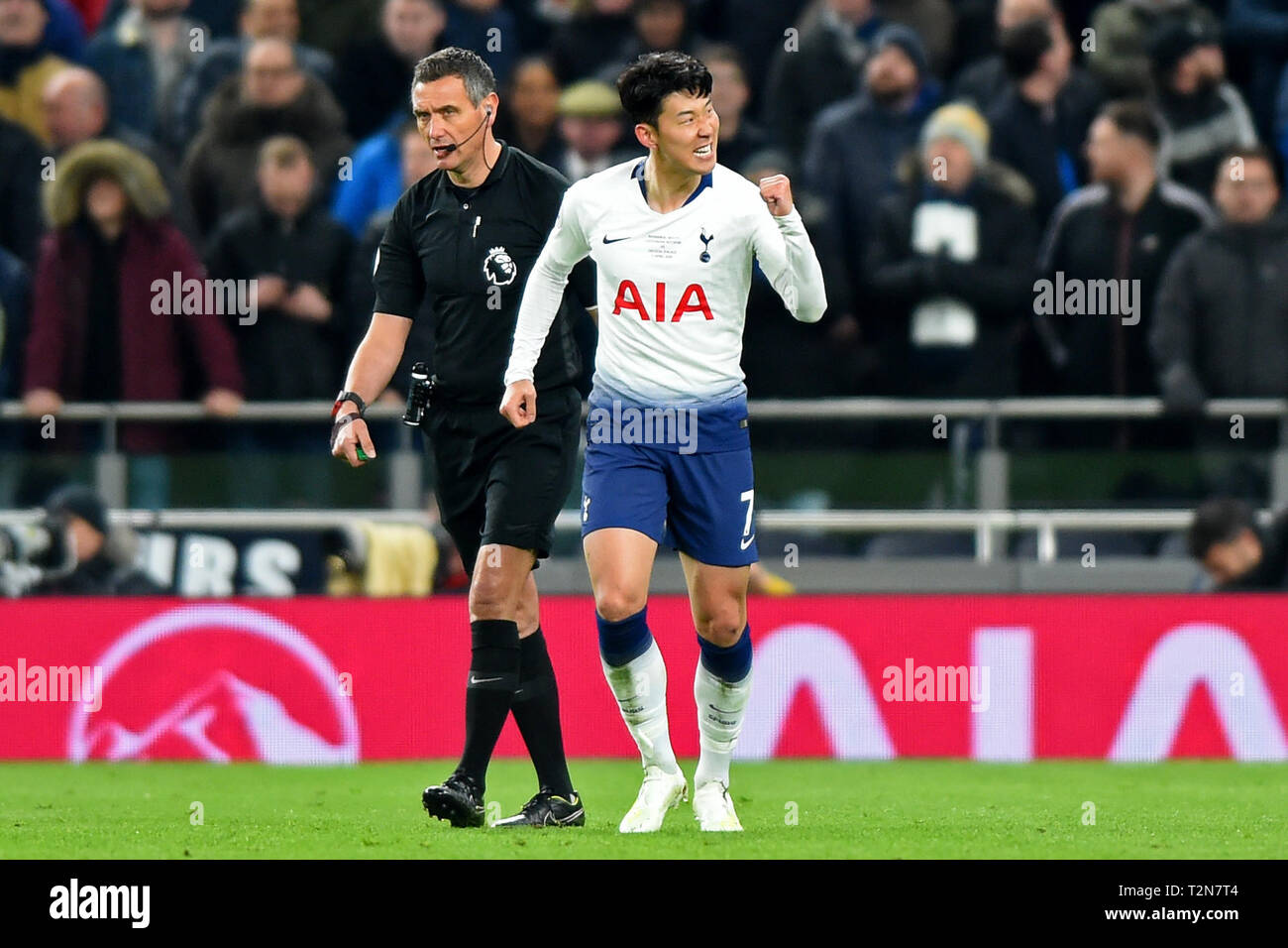 London, Großbritannien. 3 Apr, 2019. Tottenham vorwärts Heung-Min Sohn feiert das erste Ziel im neuen Stadion während der Premier League Match zwischen den Tottenham Hotspur und Crystal Palace an der Tottenham Hotspur Stadion, London am Mittwoch, den 3. April 2019. Nur für den redaktionellen Gebrauch bestimmt. Keine Verwendung in Wetten, Spiele oder einer einzelnen Verein/Liga/player Publikationen. Foto darf nur für Zeitung und/oder Zeitschrift redaktionelle Zwecke verwendet werden. Credit: MI Nachrichten & Sport/Alamy leben Nachrichten Stockfoto