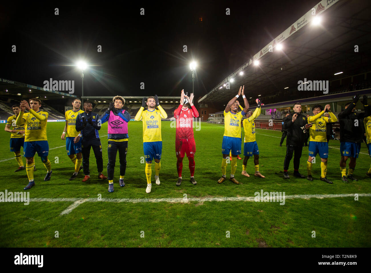 SINT-TRUIDEN, Belgien - April 3th: Team feiern nach dem Gewinn der Jupiler Pro League Play-off 2 Gruppe A Match (Tag 2) zwischen Beerschot und STVV am April 3th, 2019 in Antwerpen Kiel, Belgien. (Foto von Frank Abbeloos/Isosport) Stockfoto