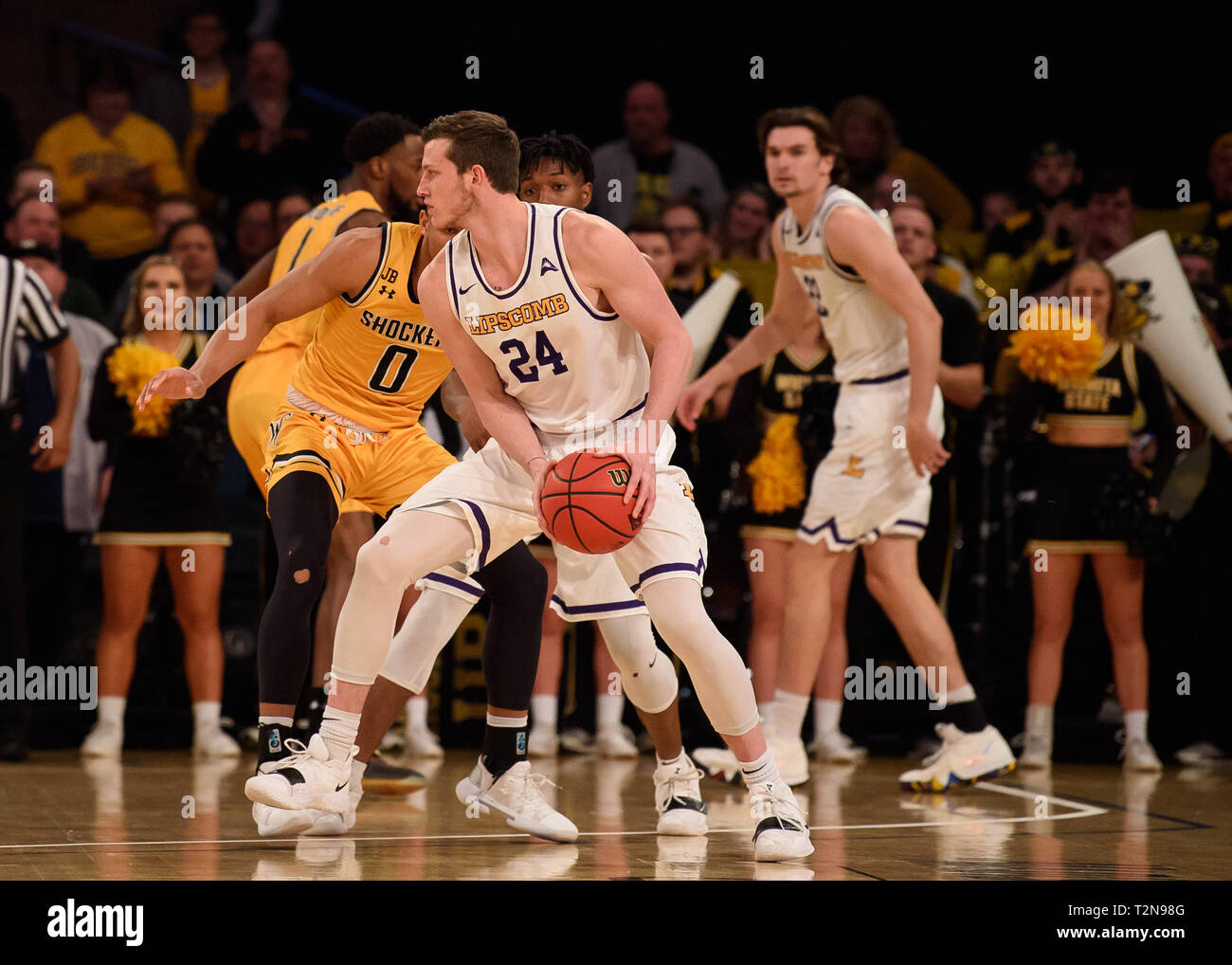 April 02, 2019: Lipscomb Bisons guard Garnison Mathews (24) sieht ein Spiel im Halbfinale des NIT Turnier Spiel zwischen den Wichita Zustand Shockers und die Lipscomb Bisons im Madison Square Garden, New York, New York zu machen. Obligatorische Credit: Kostas Lymperopoulos/CSM Stockfoto