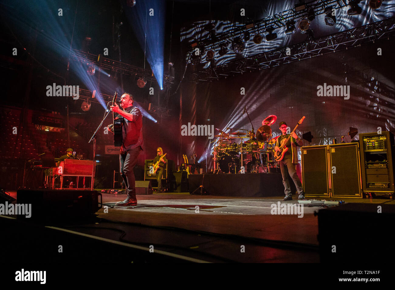 Mailand, Italien. 03 Apr, 2019. Die Dave Matthews Band auch durch die Abkürzung DMB führt live auf der Bühne des Mediolanum Forum während des "Kommen sie morgen Europa Tour 2019 "Credit: Rodolfo Sassano/Alamy Leben Nachrichten bekannt Stockfoto