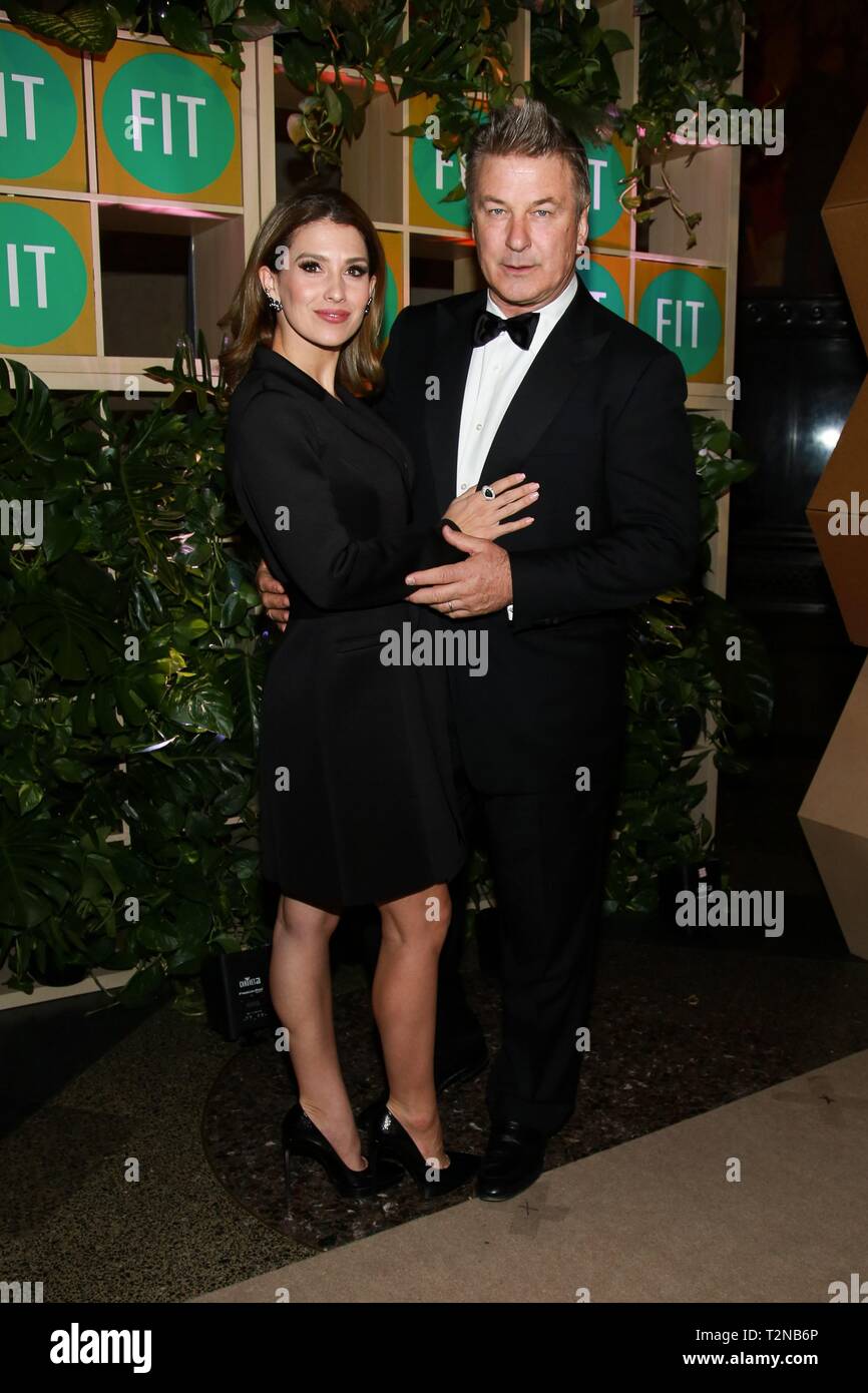 New York, NY, USA. 3 Apr, 2019. Alec Baldwin, Hilaria Baldwin in der Ankunftshalle für FIT 2019 jährlichen Awards Gala, American Museum of Natural History, New York, NY, 3. April 2019. Credit: Jason Mendez/Everett Collection/Alamy leben Nachrichten Stockfoto