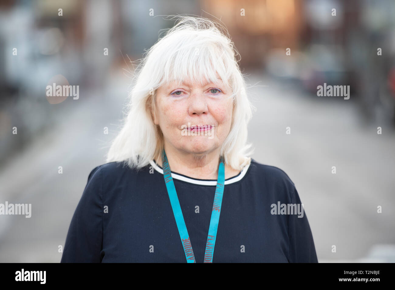 11. Dezember 2018, Hamburg: Margit Czenki aus dem 'Planbude' steht vor dem Büro Container der Planungsbüro. Die 'Planbude" wurde im Jahr 2014 gegründet, um Ideen für neue Projekte entwickeln und auf dem Gelände der ehemaligen Esso Häuser auf Spielbudenplatz organisieren. Ein neuer Gebäudekomplex ist auf der Hamburger Reeperbahn unter Berücksichtigung der Interessen der Bewohner des Stadtteils aufgebaut werden. Einem städtebaulichen Vertrag bietet die Aussicht auf eine Menge von öffentlich geförderten Wohnraum. Aber niemand scheint wirklich zu wollen, um ihn zu bauen. (Dpa' Problem kind Paloma Viertel - schwierige Suche Stockfoto