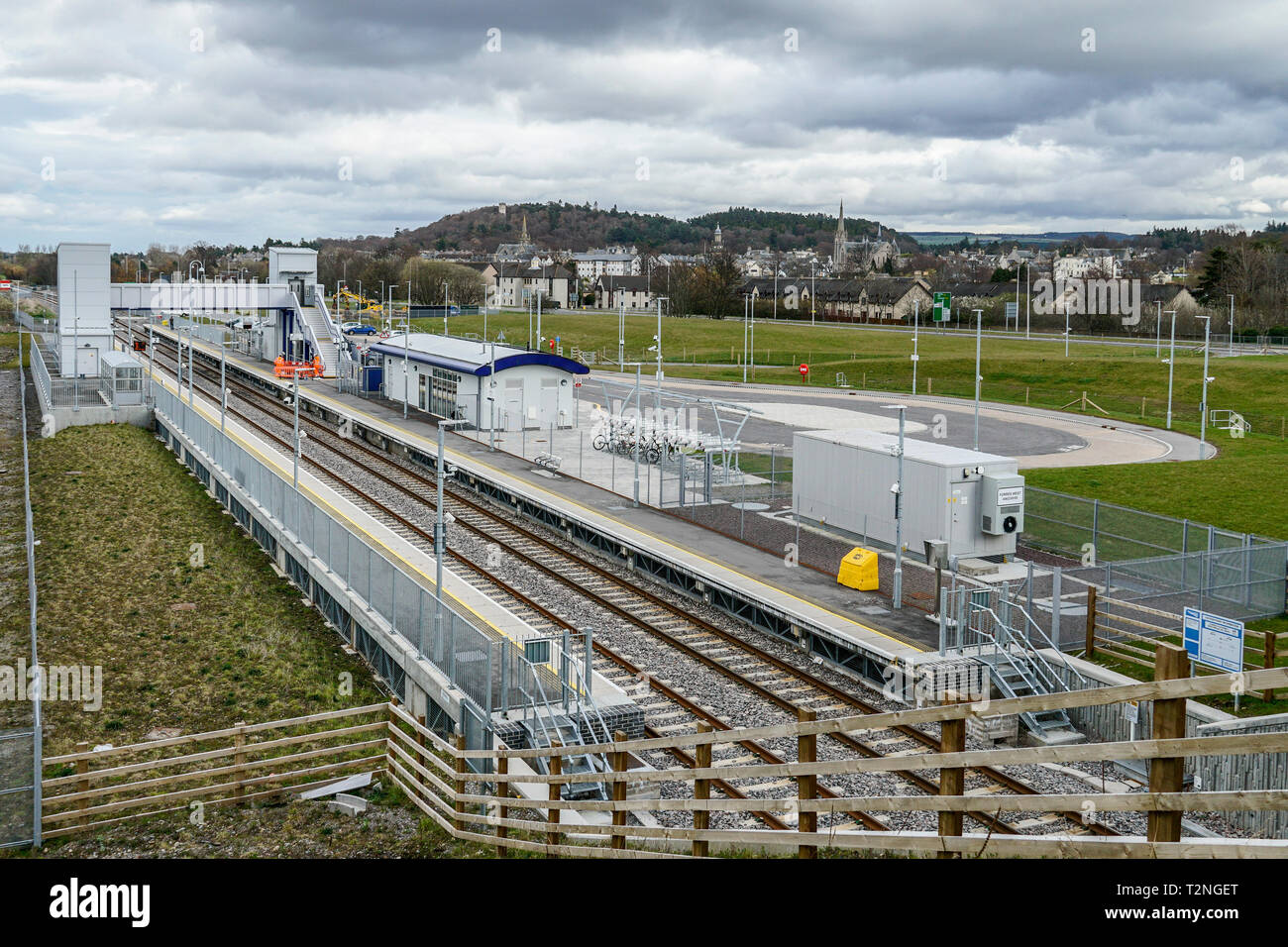 Klasse 158 DMU Abflug von neuen Forres Bahnhof in Forres Moray Schottland Großbritannien in Richtung Aberdeen. Stockfoto