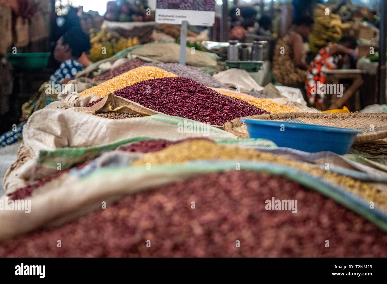 Getrocknete Bohnen zu verkaufen, Kimironko Markt, Kigali, Ruanda Stockfoto