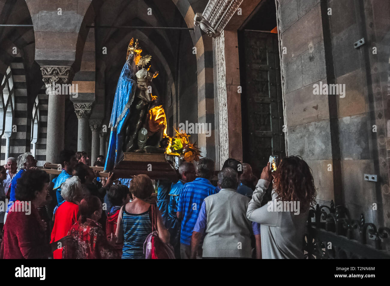 Prozession mit der Statue der Madonna, Amalfi, Italien Stockfoto