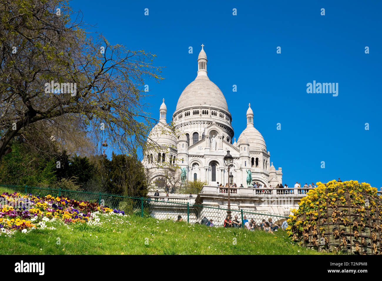 Die Basilika Sacré-coeur, oder die Basilika des Heiligen Herzen von Paris oder Sacré-Coeur, Paris, Frankreich im Frühjahr Stockfoto