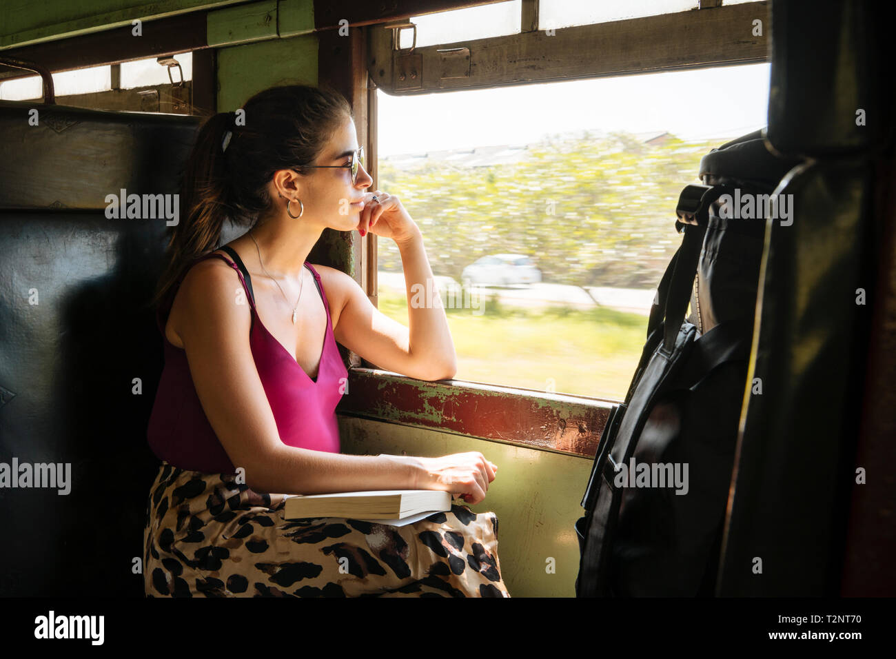 Frau auf dem lokalen Zug, Galle, Südküste, Sri Lanka Stockfoto