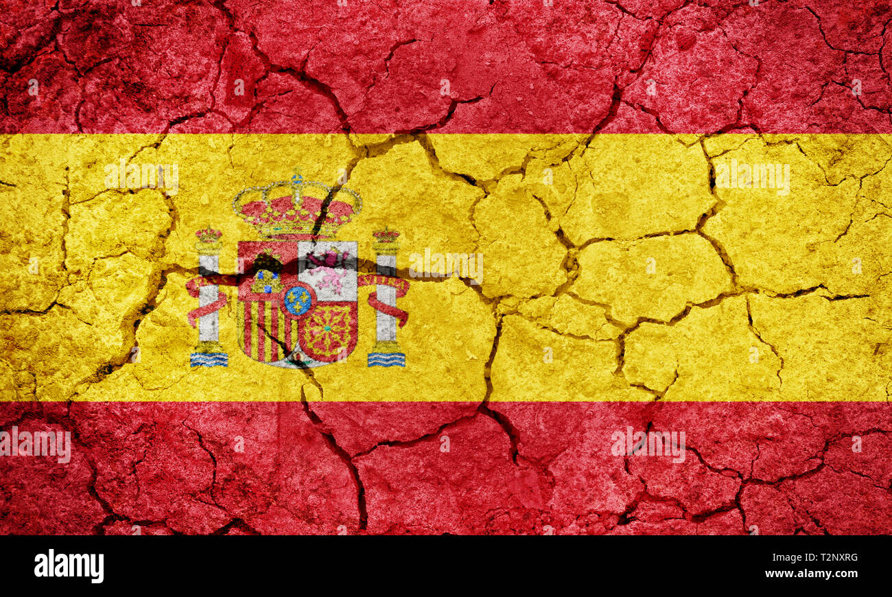 Königreich Spanien Flagge auf trockener Erde Boden Textur Hintergrund Stockfoto