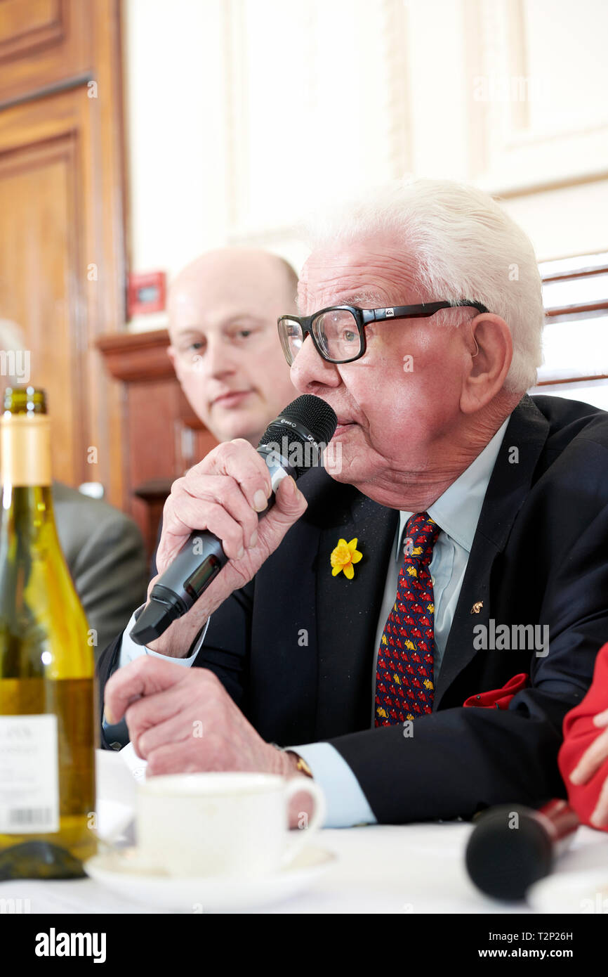 Barry Cryer in den Oldie literarische Mittagessen 02.04.19. Stockfoto