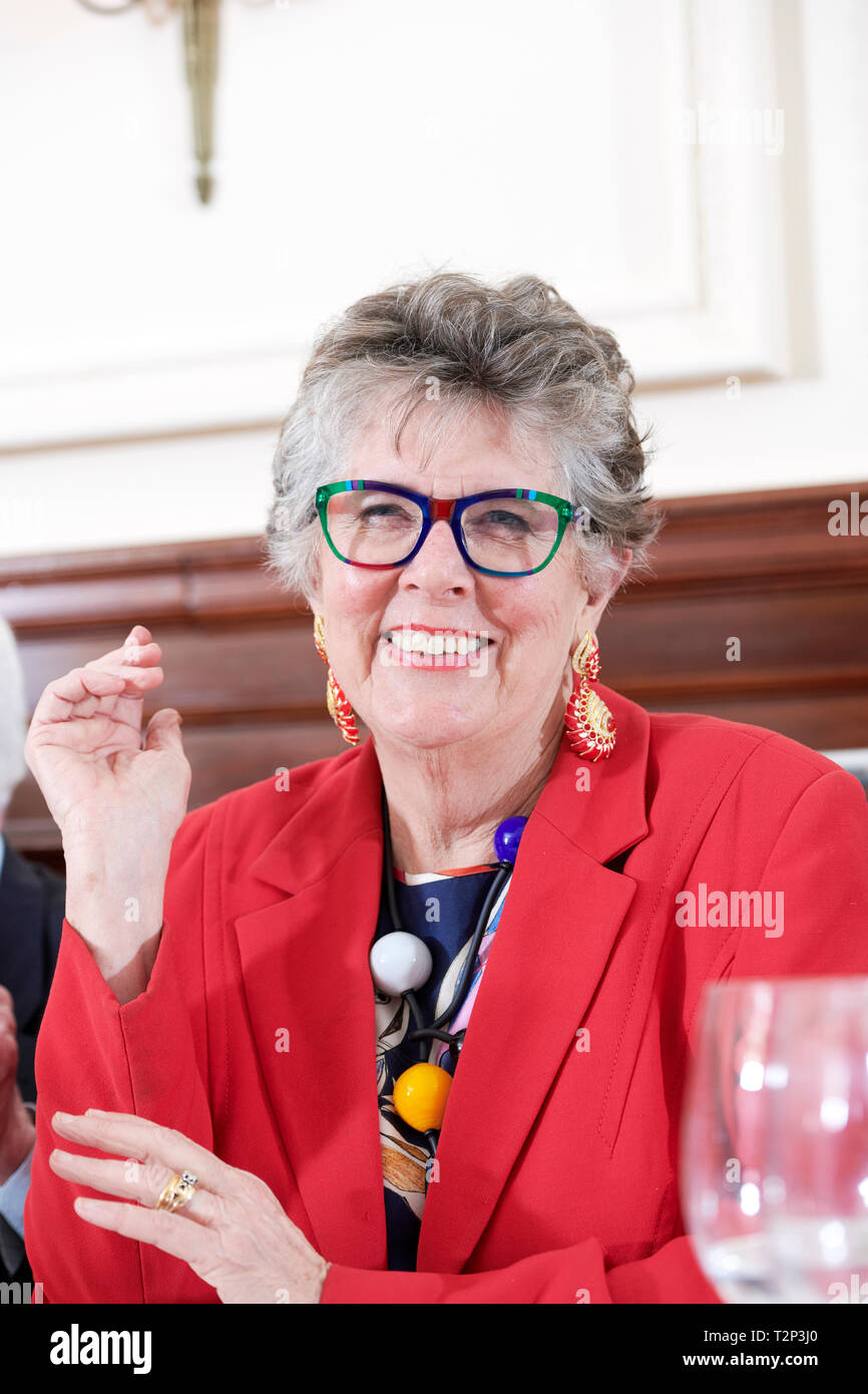 Prue Leith in den Oldie literarische Mittagessen 02.04.19. Stockfoto