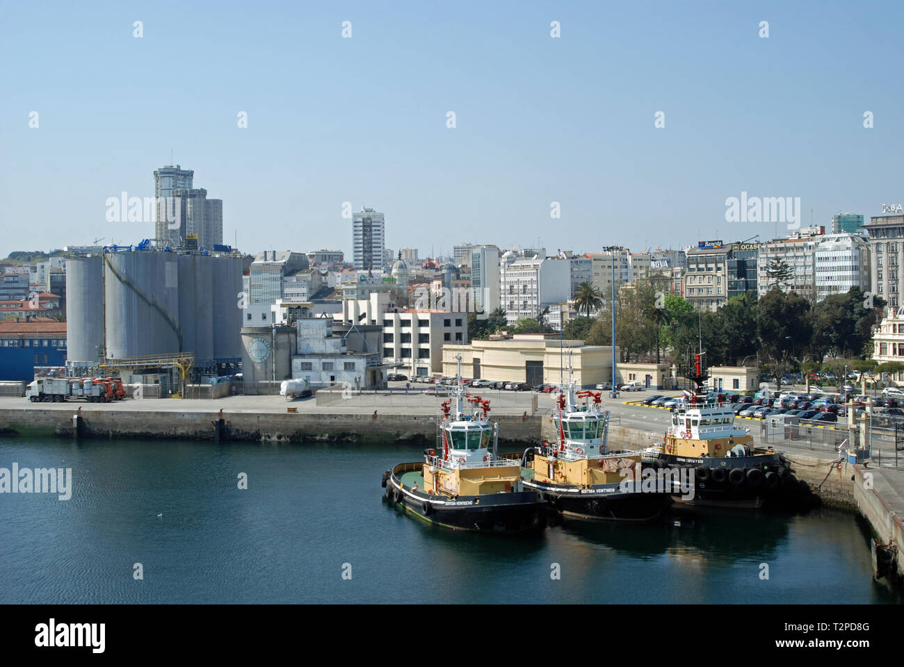 Schlepper im Hafen in Santiago, Spanien Stockfoto