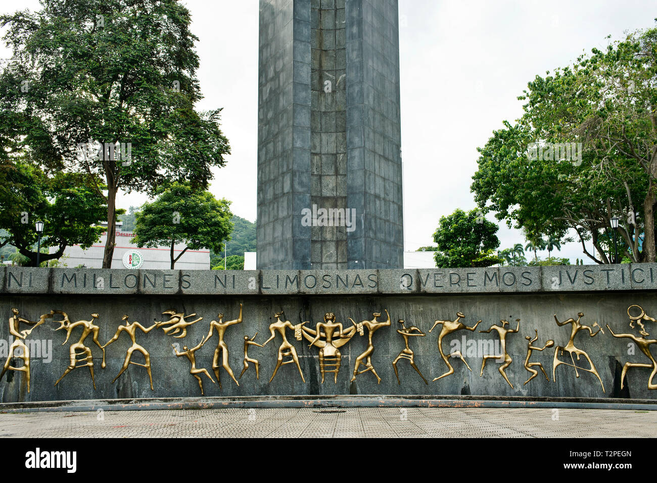 Plaza José Remón Cantera nationales historisches Denkmal mit der Inschrift 'Weder Millionen noch Almosen, wir wollen Gerechtigkeit". Panama City, Panama. Okt 2018 Stockfoto