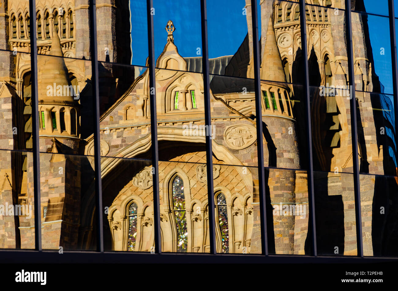 St Stepehens Kathedrale hier in Brisbane CDB Gebäude wider Stockfoto