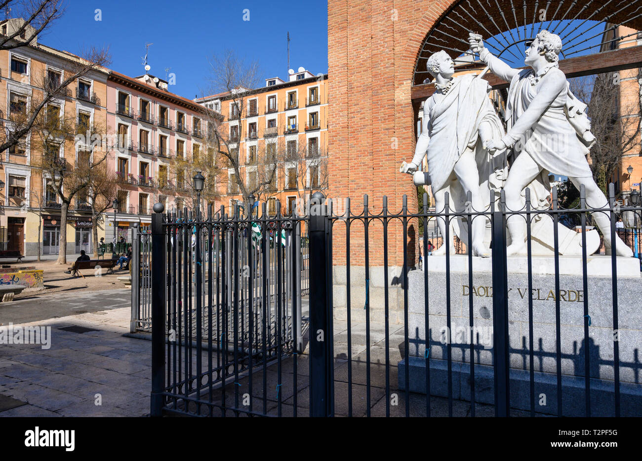 Denkmal für Luis Daoíz und Pedro Velarde, heros der Spanischen Unabhängigkeitskrieg, in der Plaza Dos de Mayo im Herzen des Malasana disrict, cen Stockfoto