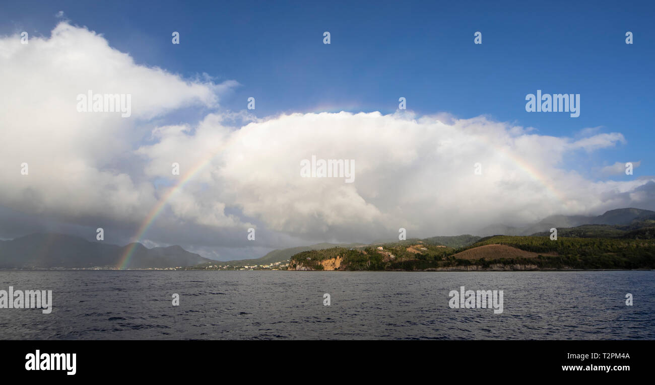 Regenbogen über Dominica, Karibik Stockfoto