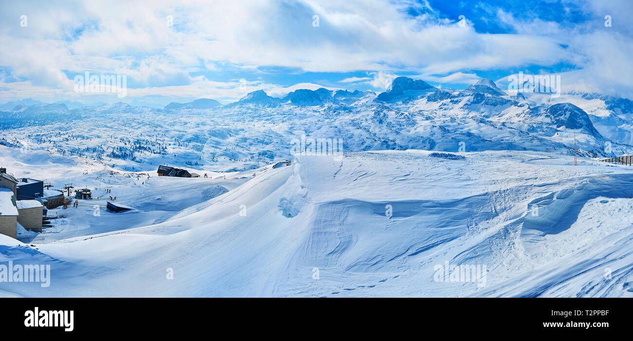 Dachstein Alpen sind perfekte Ort Winterurlaub zu verbringen, Skifahren, Boarden, Schneeschuhwandern und andere Sport- und extreme Aktivitäten in outstandi Stockfoto