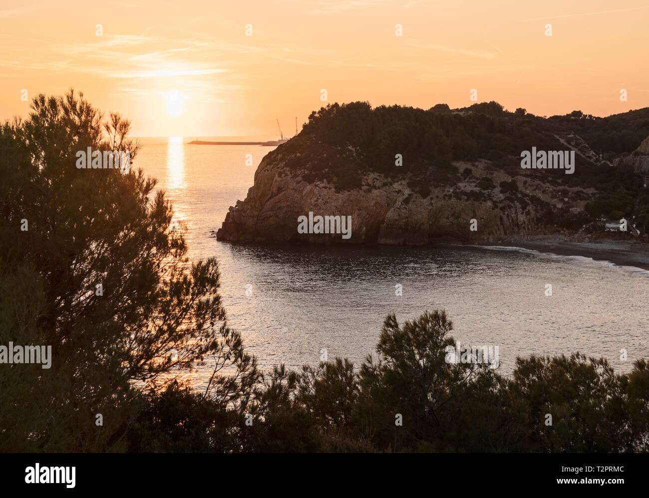 Sonne über Horizont, Sitges, Katalonien, Spanien Stockfoto