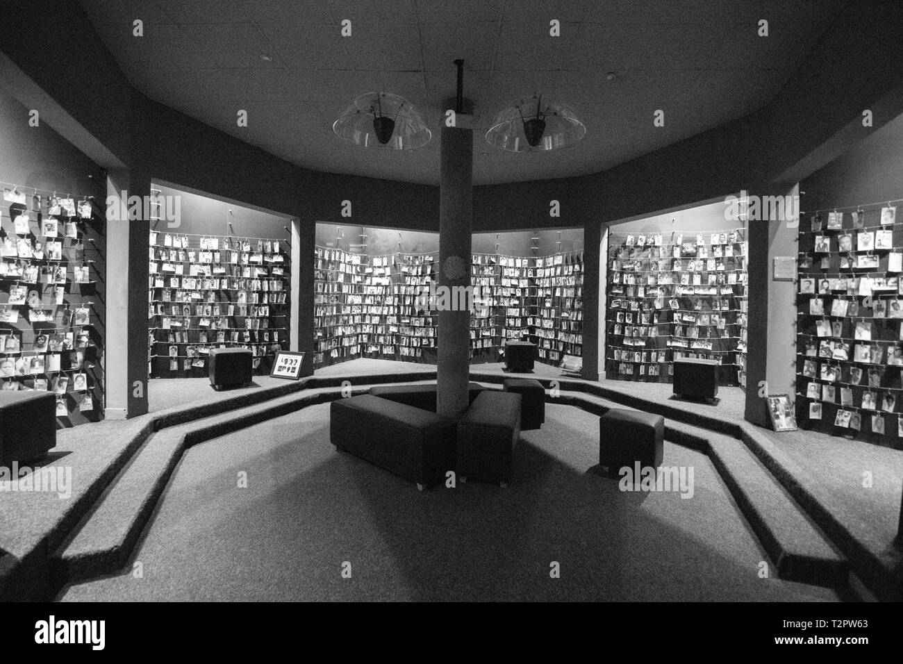Fotos von bekannten Opfer des ruandischen Genozids Line 1994 die Wände des Kigali Völkermord Denkmal, Kigali, Ruanda. Stockfoto