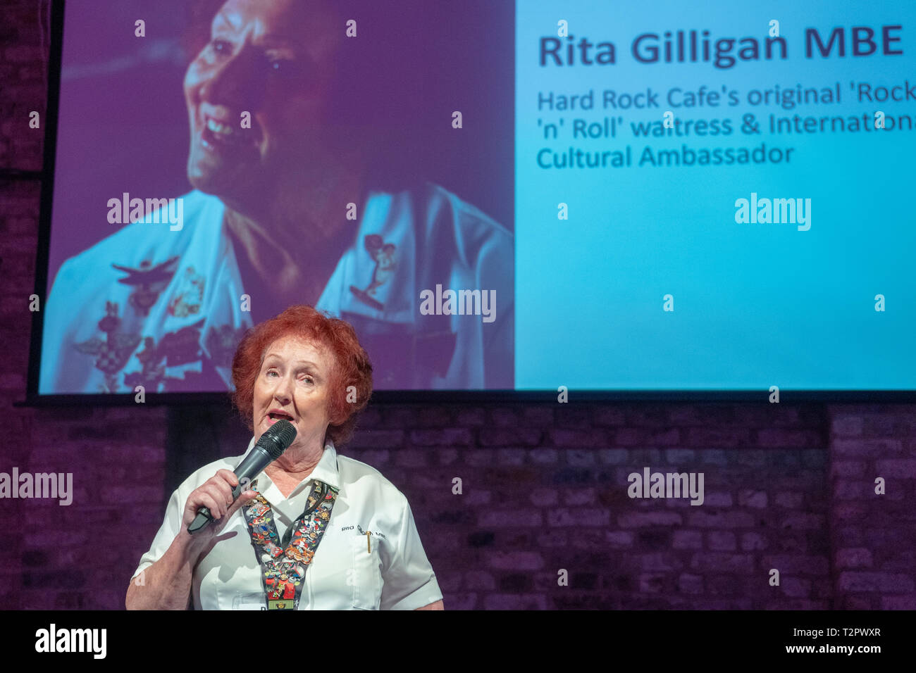 Rita Gilligan MBE, die ursprüngliche Kellnerin und internationale kulturelle Botschafter für Hard Rock Cafe, bei der Sind Sie erfahren? Veranstaltung in Londo Stockfoto