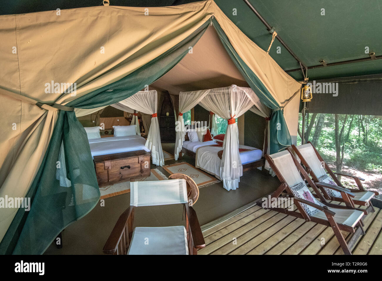 Innenraum eines luxuriösen Zelt Kabine für touristische in Masai Mara National Reserve, Kenia Stockfoto
