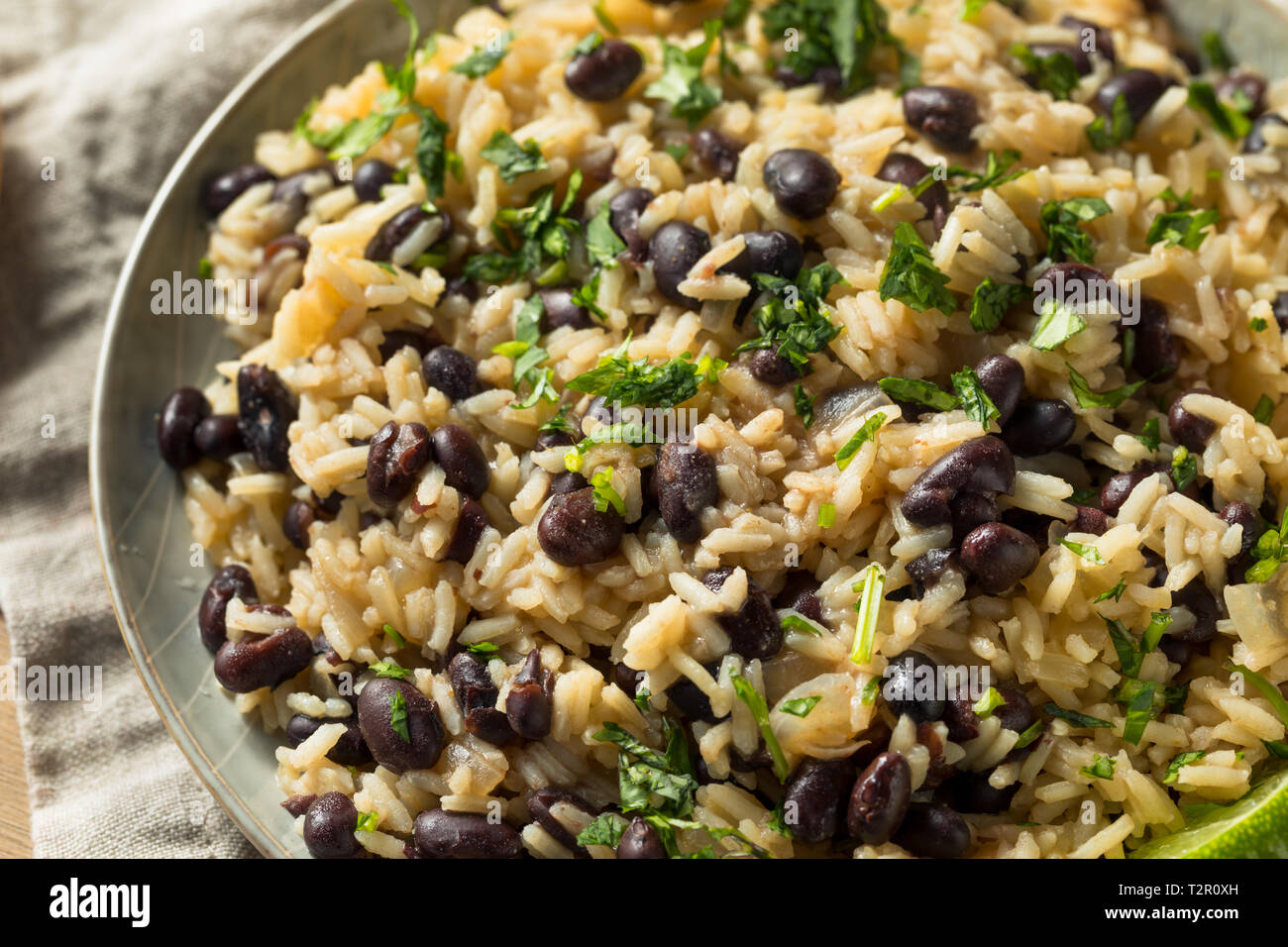 Hausgemachte mexikanischen Schwarze Bohnen und Reis mit Koriander Stockfoto