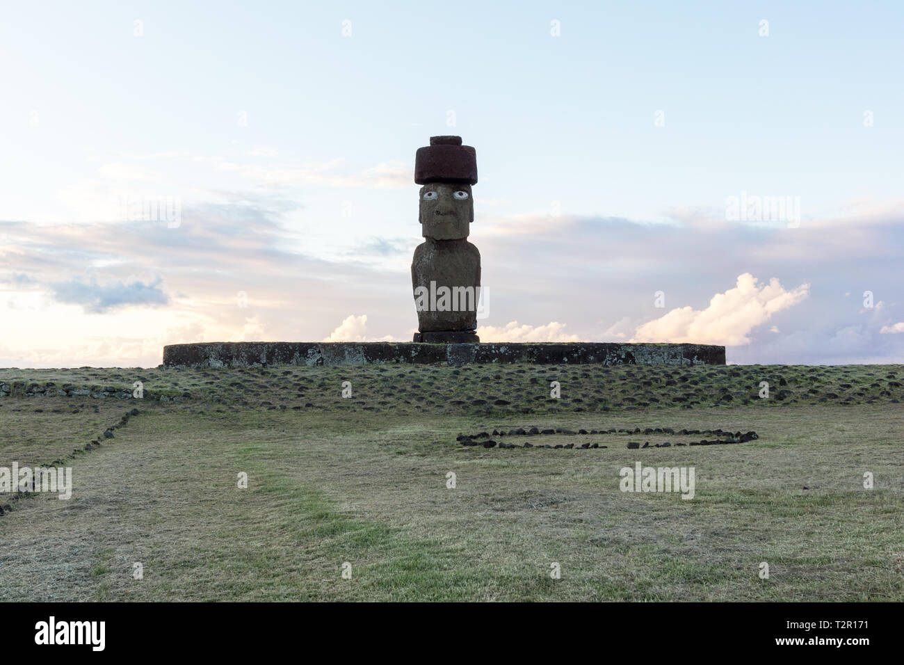 Moai - Ahu Ko Te Riku - am späten Nachmittag - Osterinsel Stockfoto