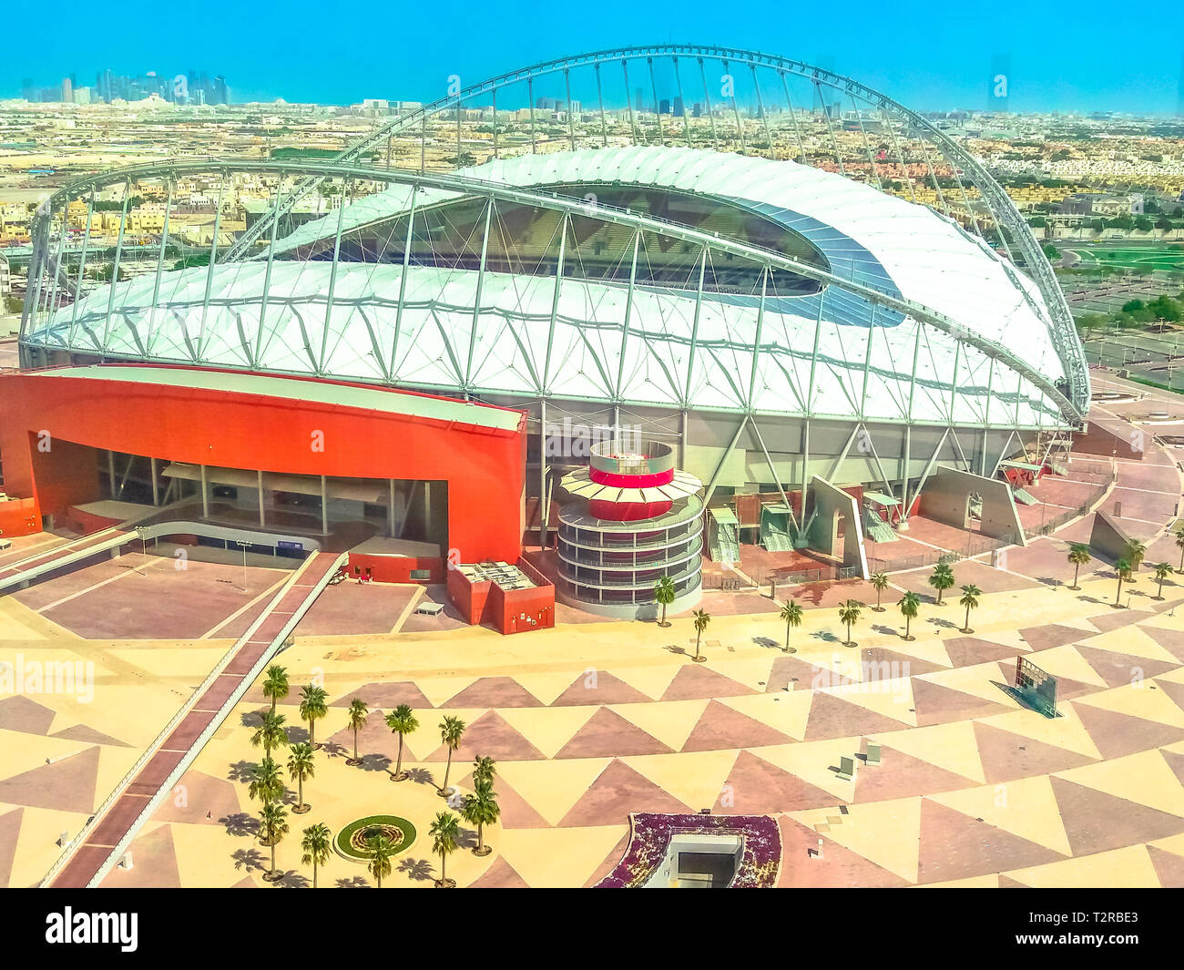 Doha, Katar - 21. Februar 2019: Nahaufnahme der Blick von oben auf die Khalifa International Stadium, dem Qatar wichtigsten Fußball-Stadion in Aspire Park. Das Stadion Stockfoto