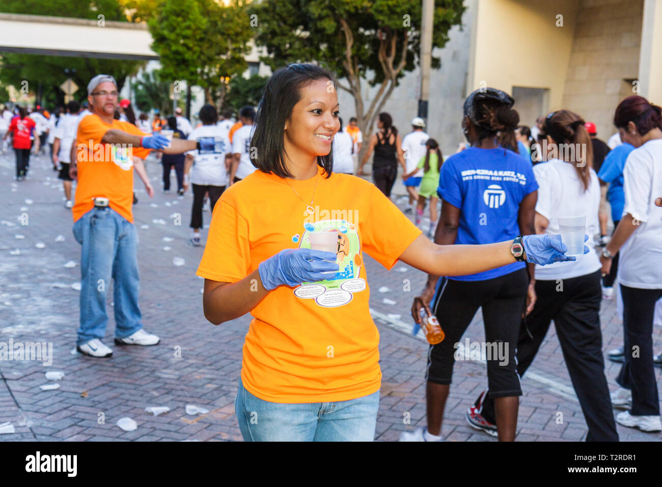 Miami Florida, Bayfront Park, Mercedes Benz Miami Corporate Run, Community Charity Runners, Walkers, Angestellte, die arbeiten, Mitarbeiter, Mitarbeiter, Wasser Statio Stockfoto