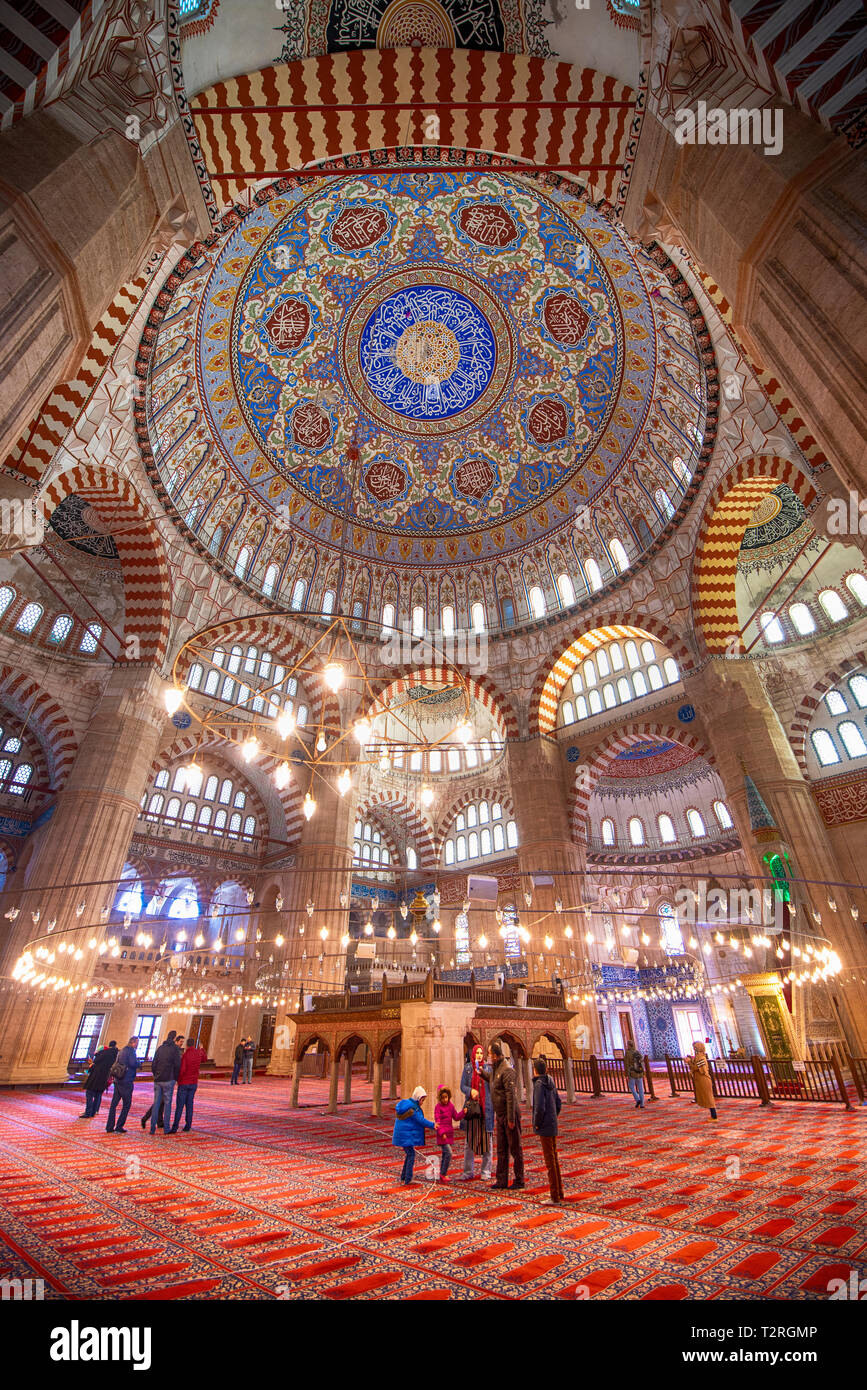 EDIRNE, Türkei - im Inneren der Selimiye Moschee. Die Moschee wurde von Sultan Selim II. in Auftrag gegeben und wurde von dem Architekten Mimar Sinan gebaut. Stockfoto