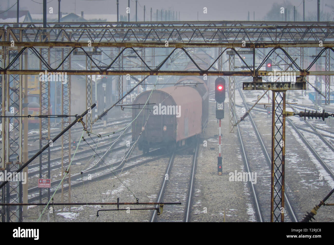 Bahnhof im Winter mit alten Titel Stockfoto