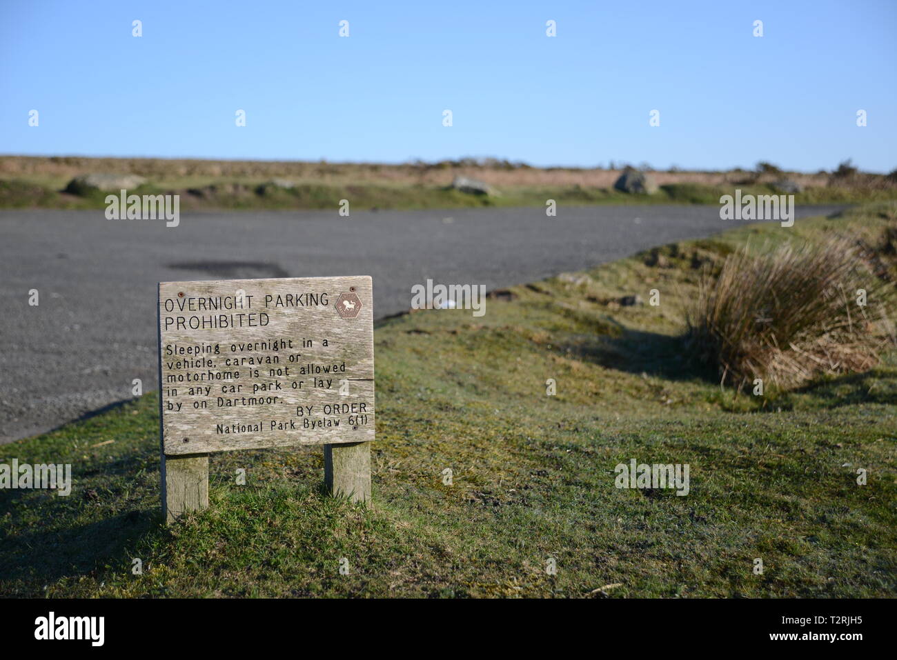 Keine übernachtung Parkplatz Schilder in Dartmoor National Park Stockfoto