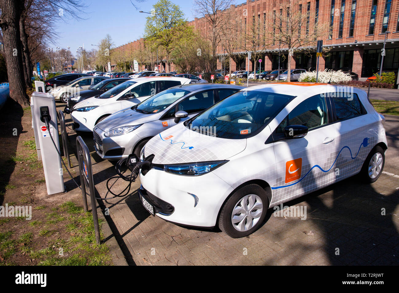 Renault Zoe Der Carsharer Cambio An Eine Ladestation Der Mobilstation Auf Dem Charles De Gaulle Im Stadtteil Deutz Koln Deutschland Stockfotografie Alamy
