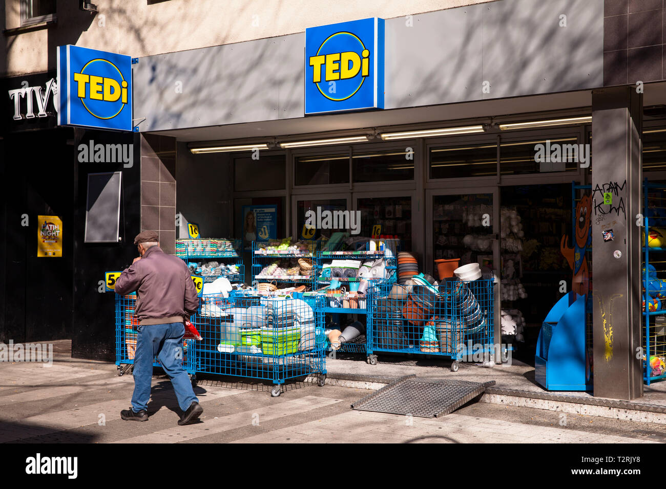 Tedi Shop auf der Hohe Straße, Köln, Deutschland. Tedi Felber auf der Hohen Straße, Koeln, Deutschland. Stockfoto