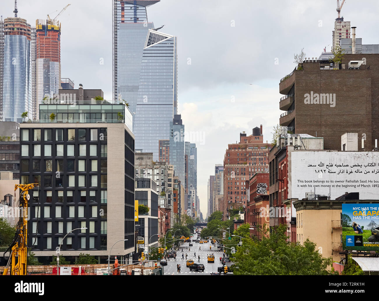 New York, USA - 28. Juni 2018: 10. Avenue im Chelsea Nachbarschaft an einem regnerischen Tag. Stockfoto