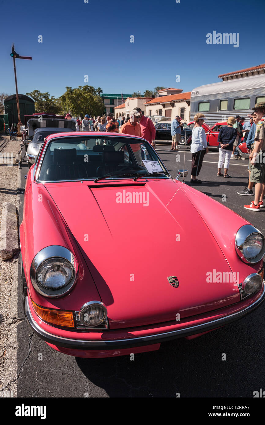 Naples, Florida, USA - März 23,2019: Rot 1972 Porsche 911 S auf der 32. jährlichen Neapel Depot Classic Car Show in Naples, Florida. Nur redaktionell. Stockfoto