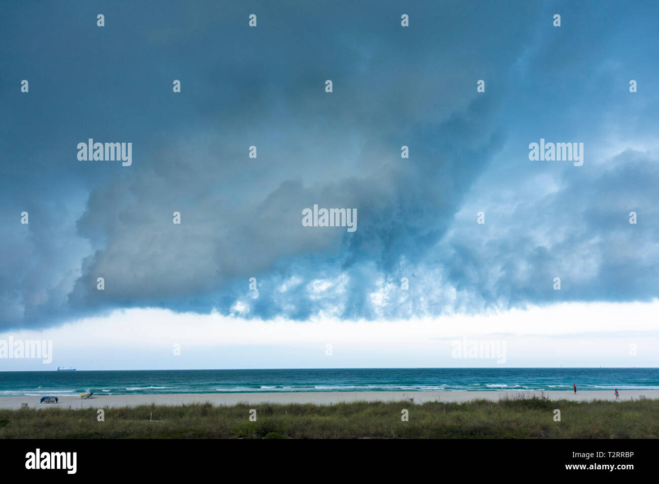 Miami Beach Florida, Atlantischer Ozean, Wasser, Kaltfront, Wetter, Sturm, stürmisch, grau, Wolken, bewölkt, bedrohlich, ominös, dunkler Himmel, FL090417029 Stockfoto
